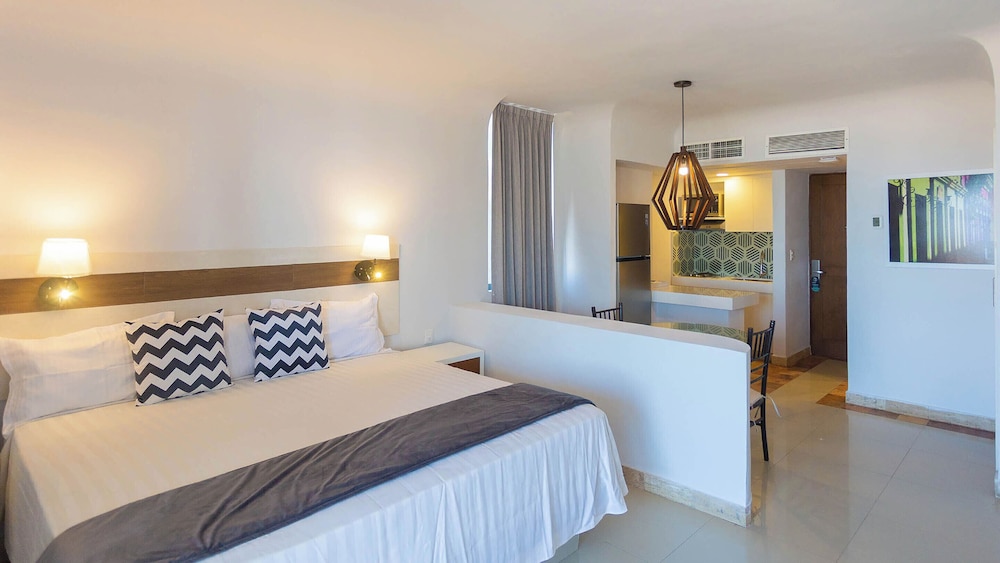 STUDIO, OCEAN VIEW, KITCHENETTE