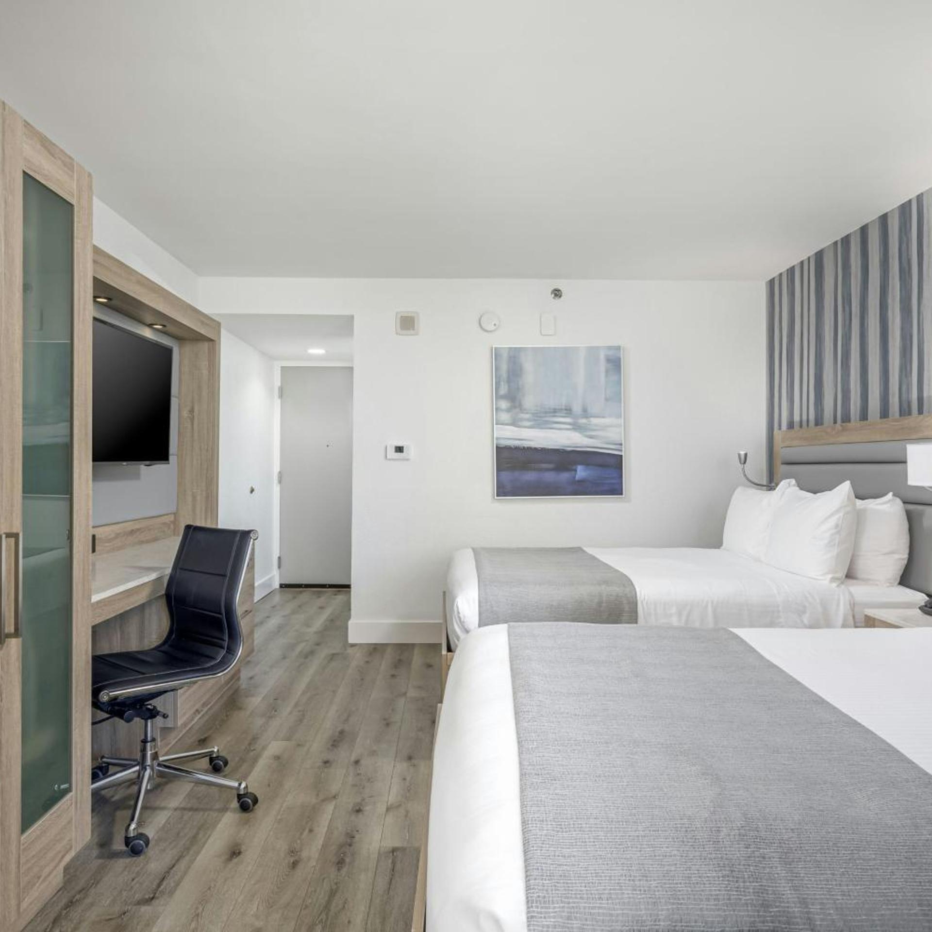 Standard, 2 Queen Beds, Island View