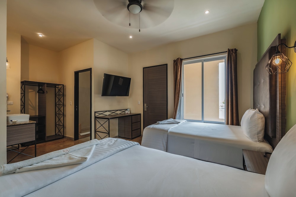DELUXE, DOUBLE BED