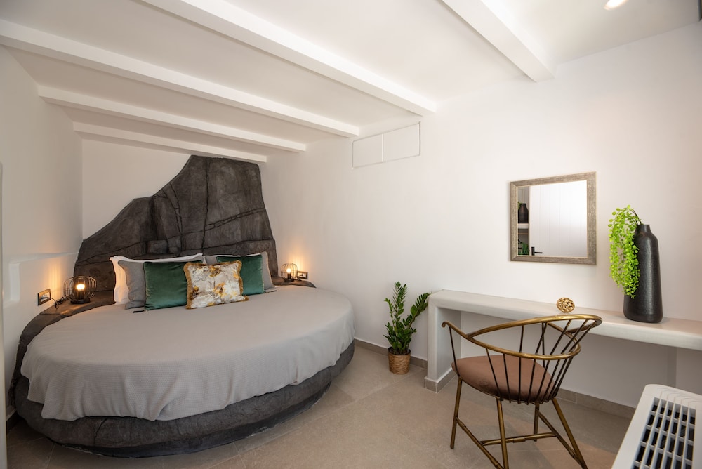 Day Dream Luxury Suites 19/81