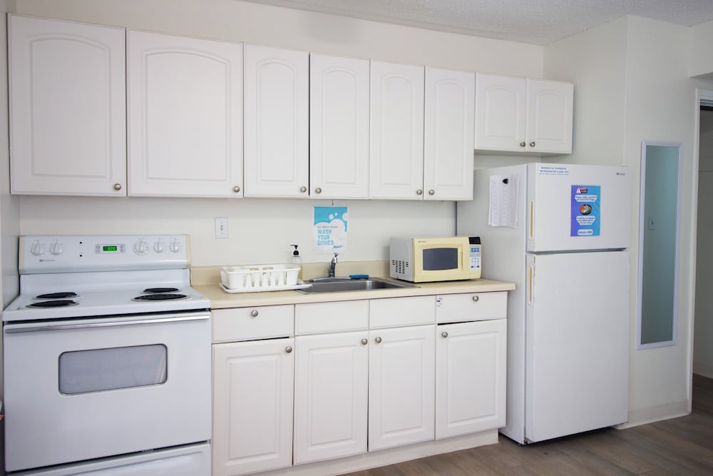 Waikiki Beachside Hostel 10/66