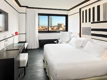 Barcelona, Classic, Single, King Bed