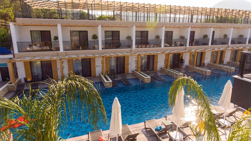 L HOTEL SARIGERME 4/48
