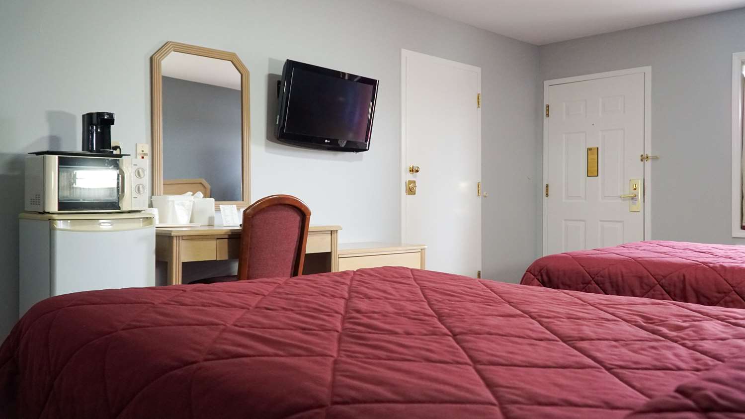 Room, 2 Double Beds, Accessible, Rodeway Inn Beebe AR 2/4