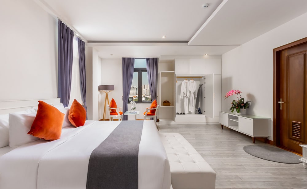 Cocoon, Suite, King Bed, Balcony