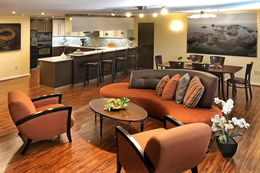 Best Western Plus Hotel Lewisville Flower Mound 23/40