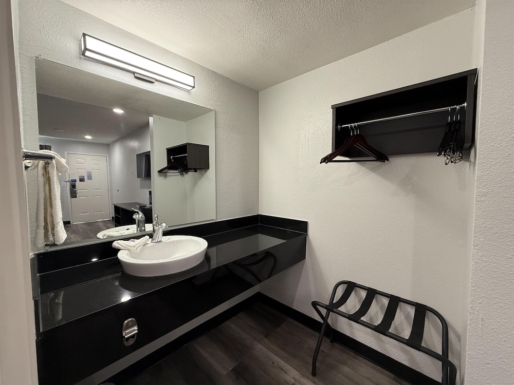 Motel6 Tacoma, WA - South 45/46