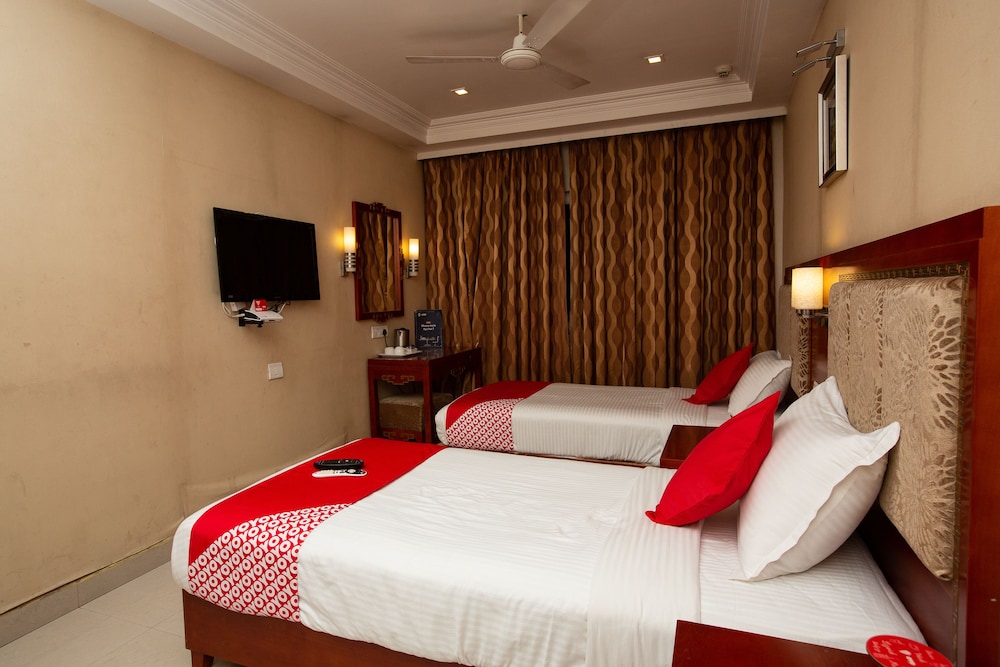 Metro Grand Hotel 10/42