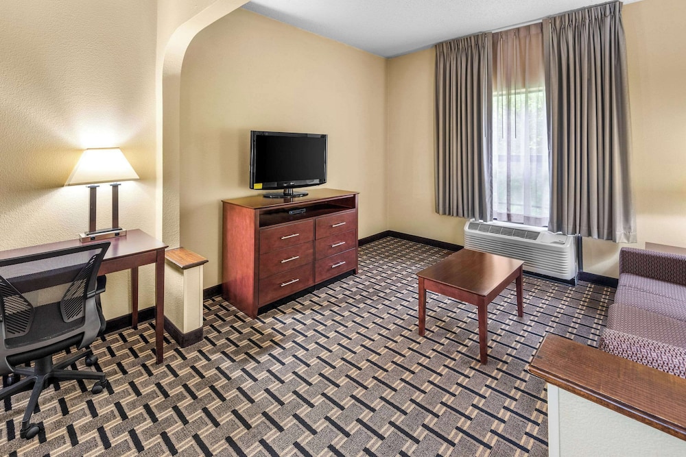 Clarion Inn & Suites Indianapolis Northwest 47/55