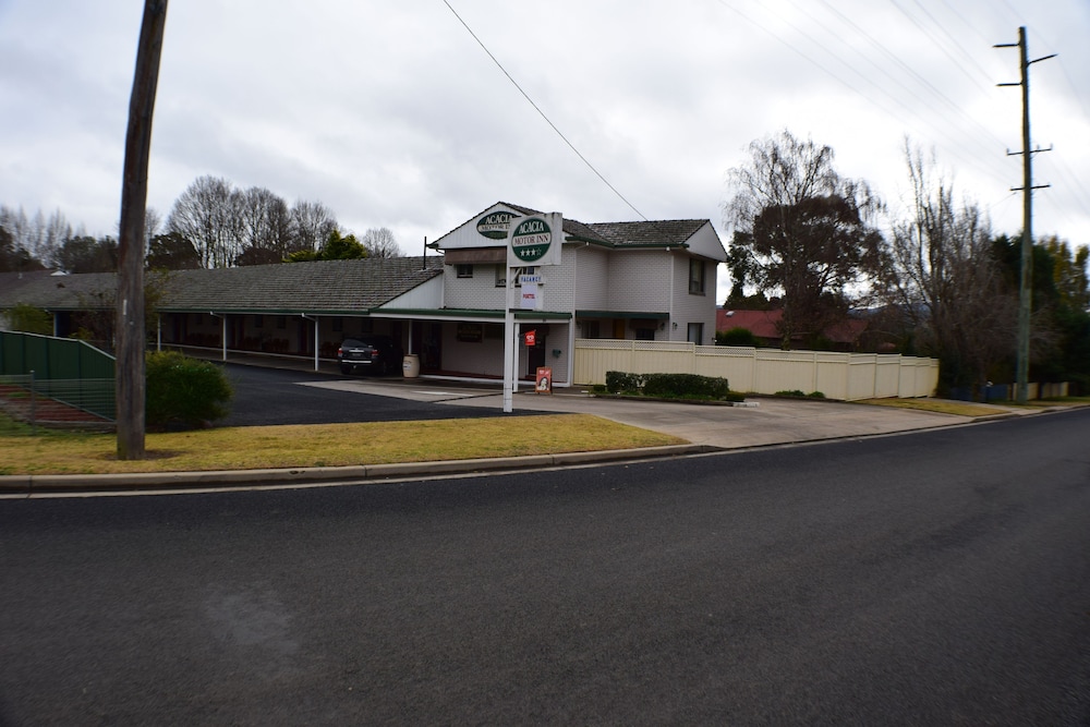 Acacia Motor Inn 47/55