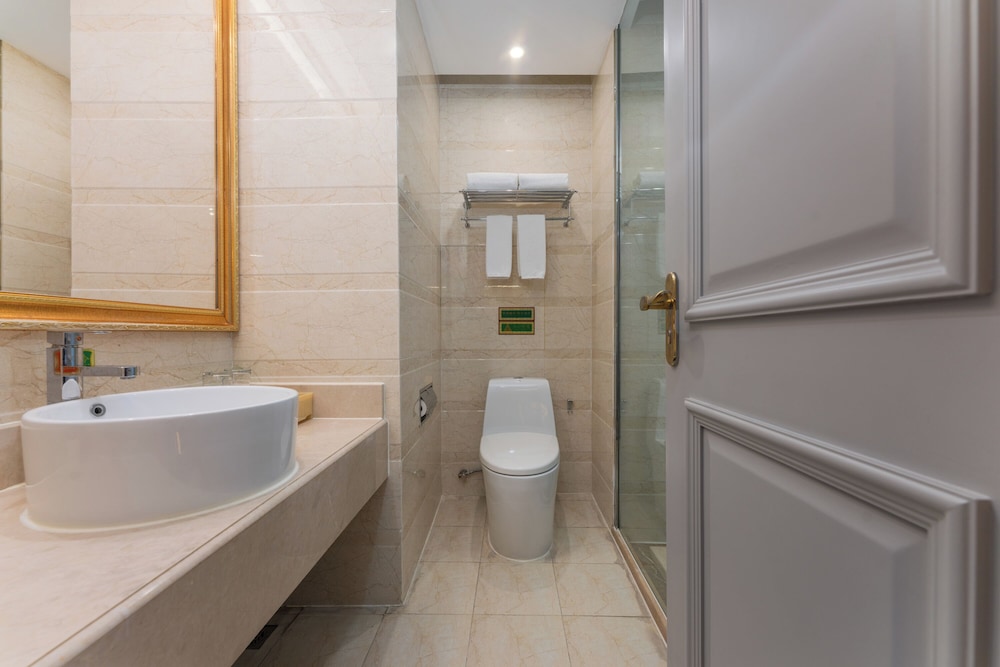 Vienna International Hotel (Shanghai Pudong International Airport Branch) 46/49