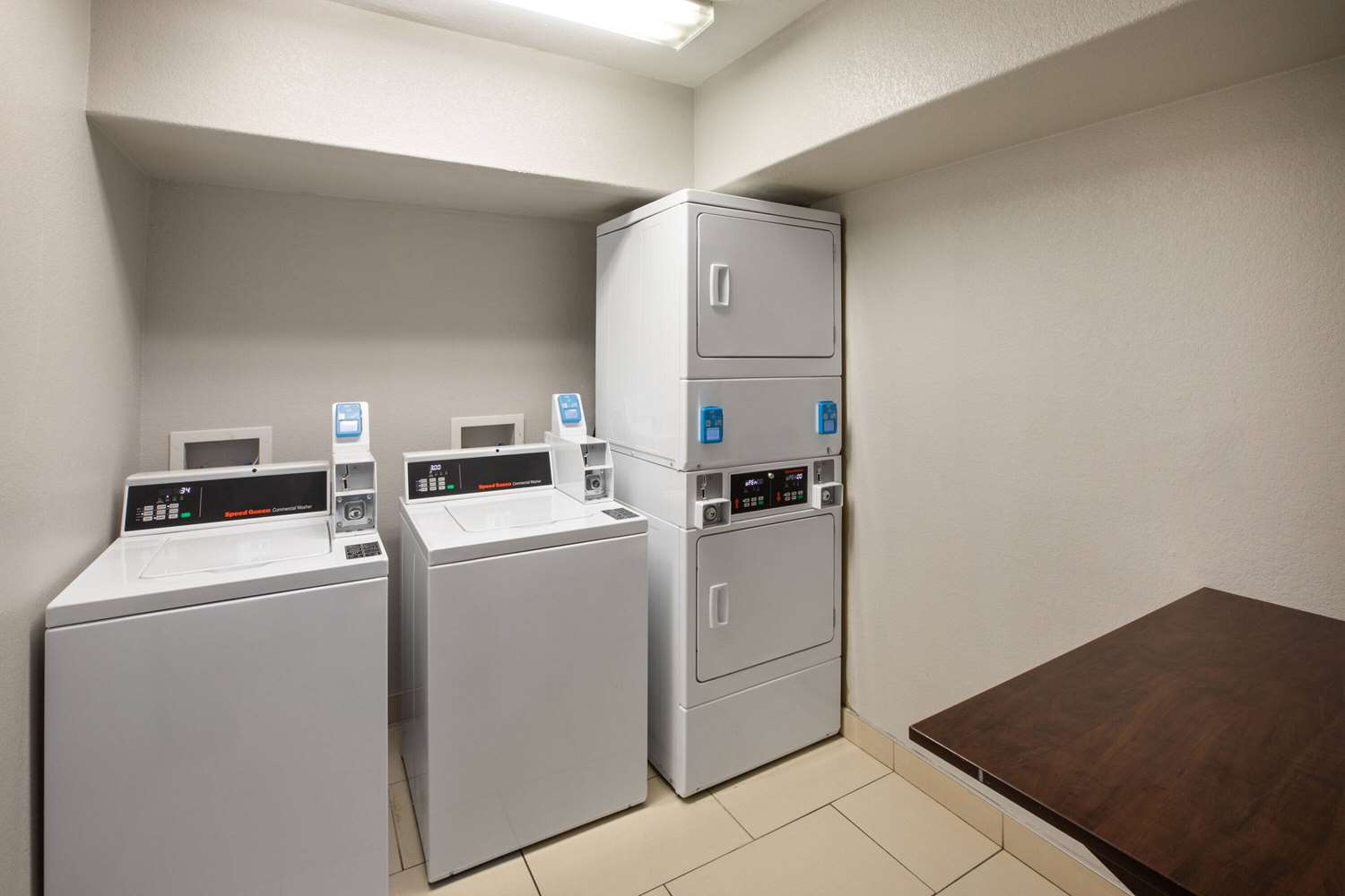 Microtel Inn and Suites By Wyndham Buda 31/40