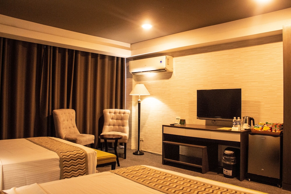 88 Courtyard Hotel 35/52