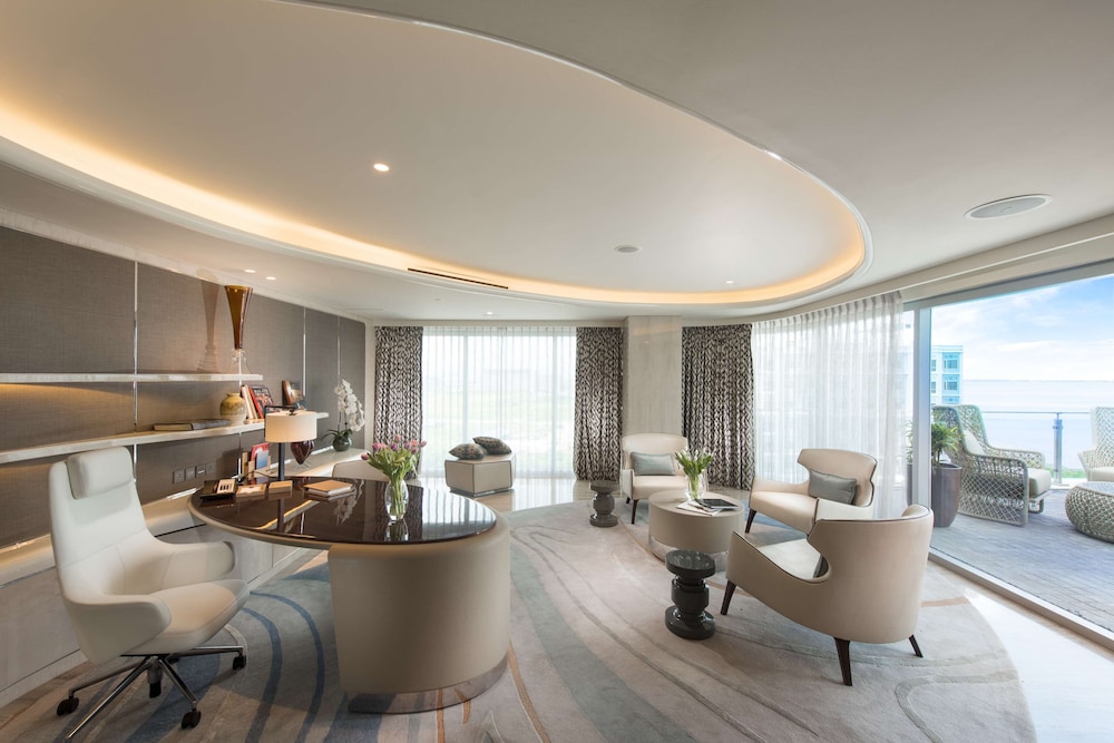 Conrad Manila 48/53