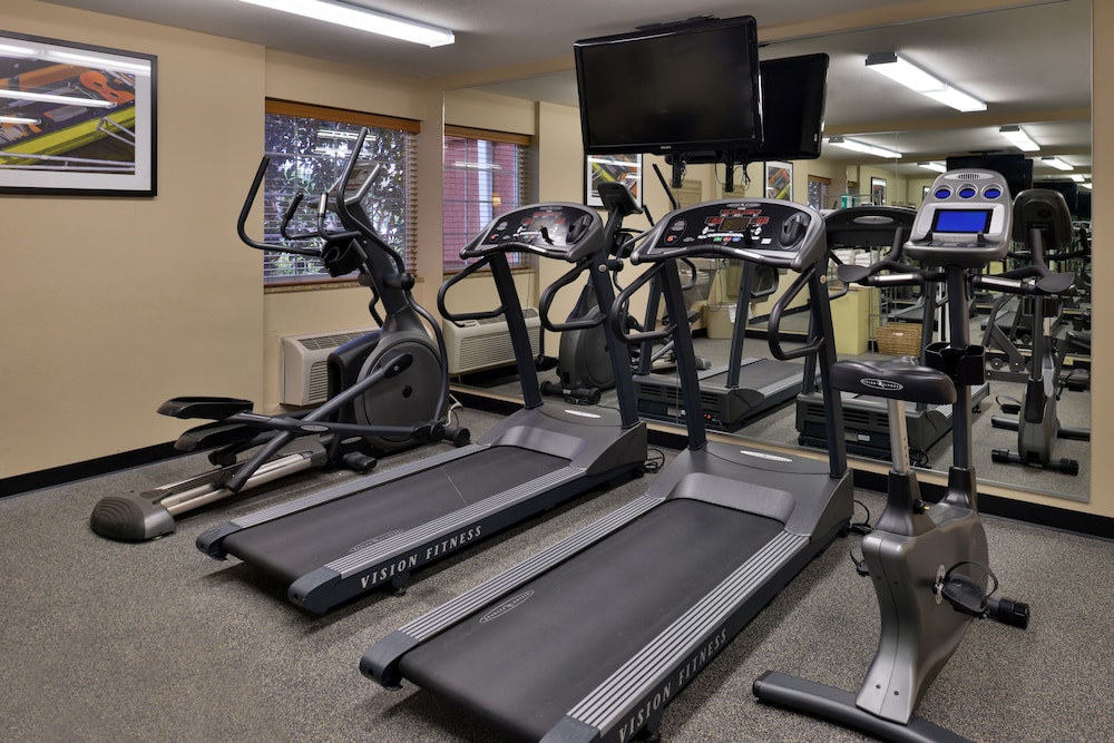 CANDLEWOOD SUITES BLUFFTON - HILTON HEAD 33/73