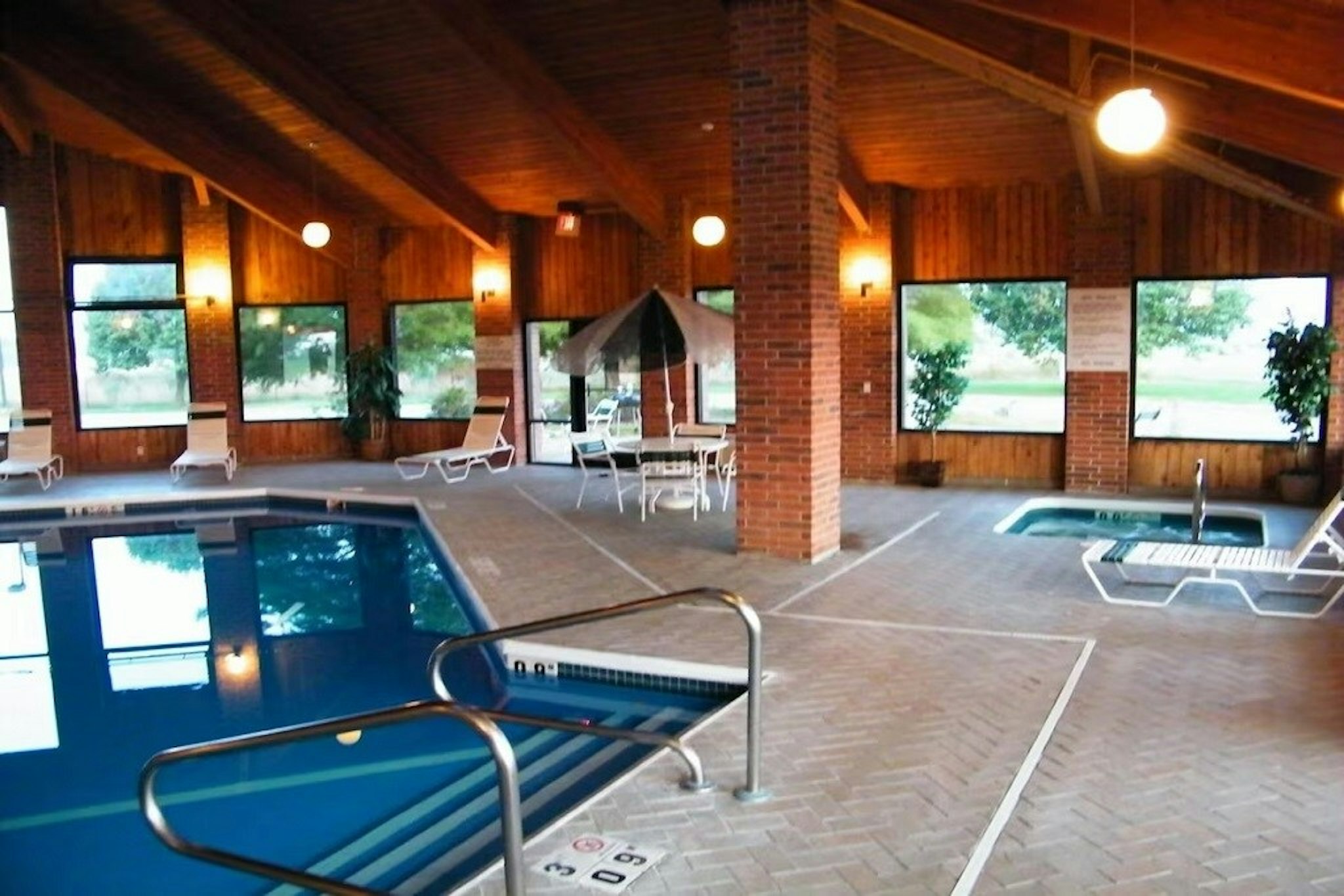 Capital O Amerihost Inn and Suites Mexico Hwy 54 MO 14/25