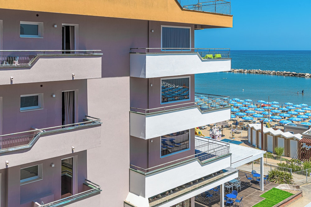 Cola Frontemare in ADRIATIC COAST - RIMINI