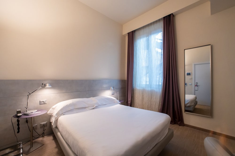 Hotel Annunziata 10/77