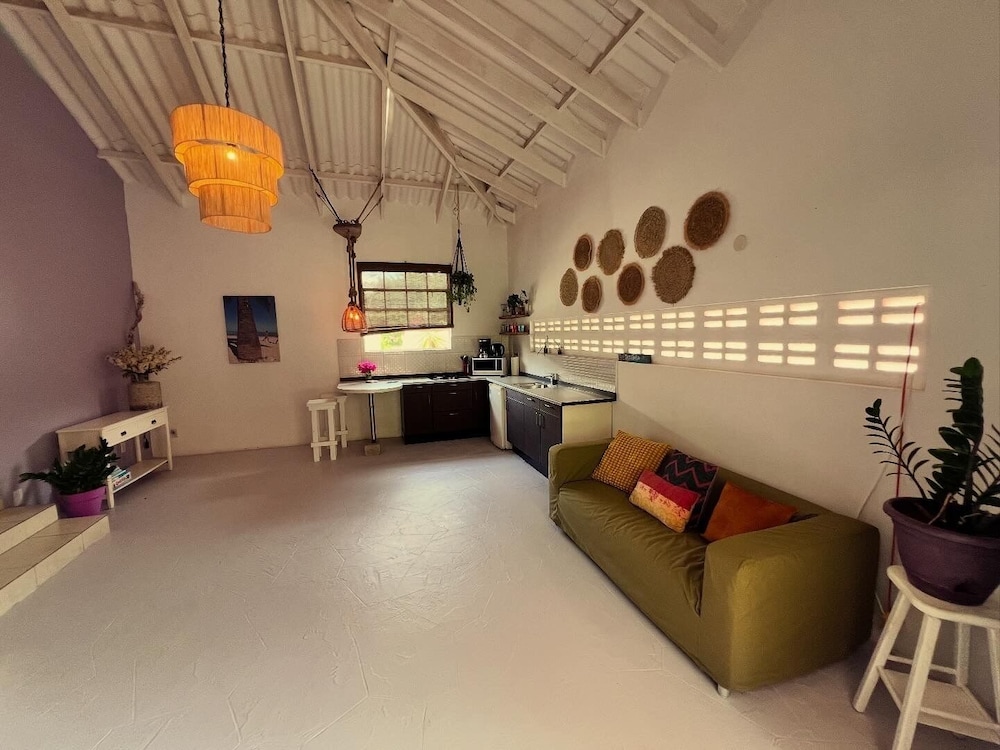 Tropical Breeze Apartments 29/49