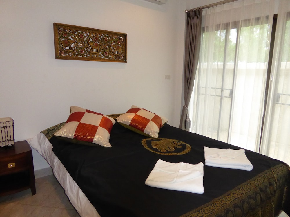 VIP Chain Resort Pool Villa 10/50