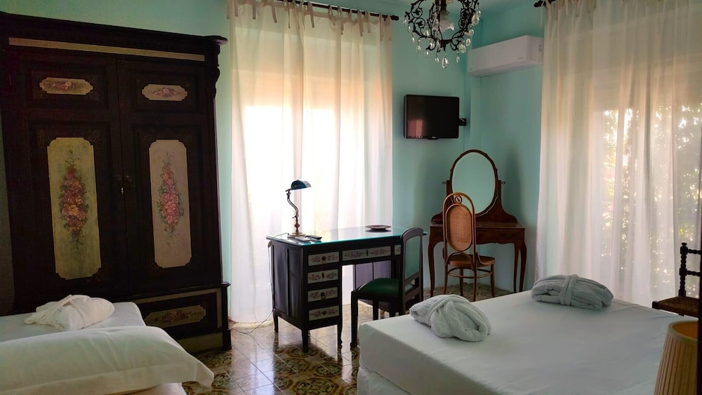 1 Bedroom, Superior, Apartment, King Bed, 3 Beds, Beach Front, Sea View, Sofa