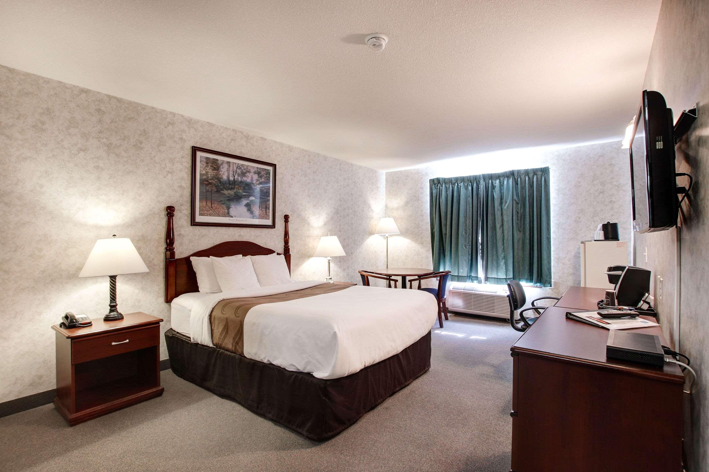 Ramada by Wyndham Nisku 14/36