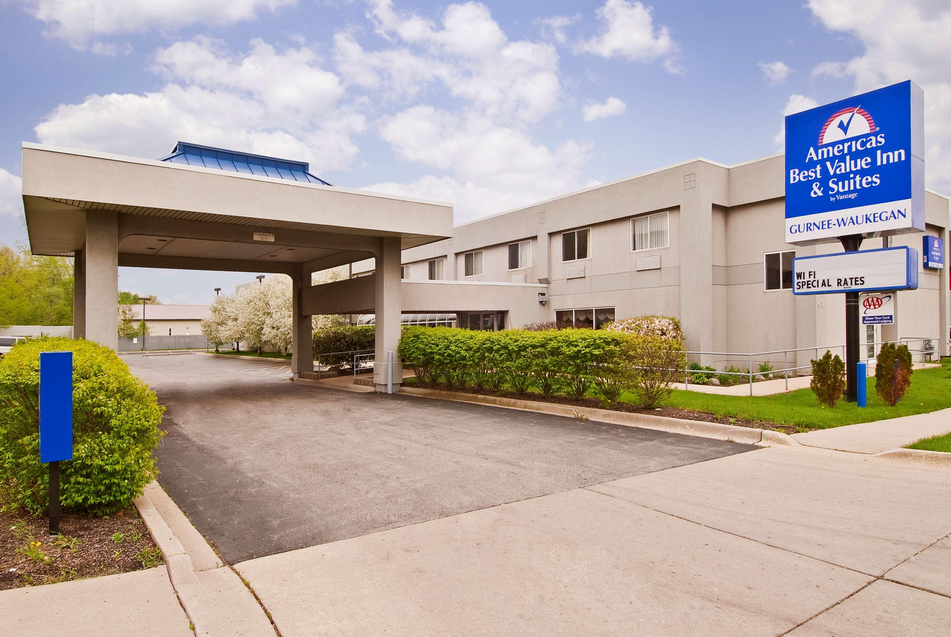 Americas Best Value Inn Suites Waukegan Gurnee 22/24