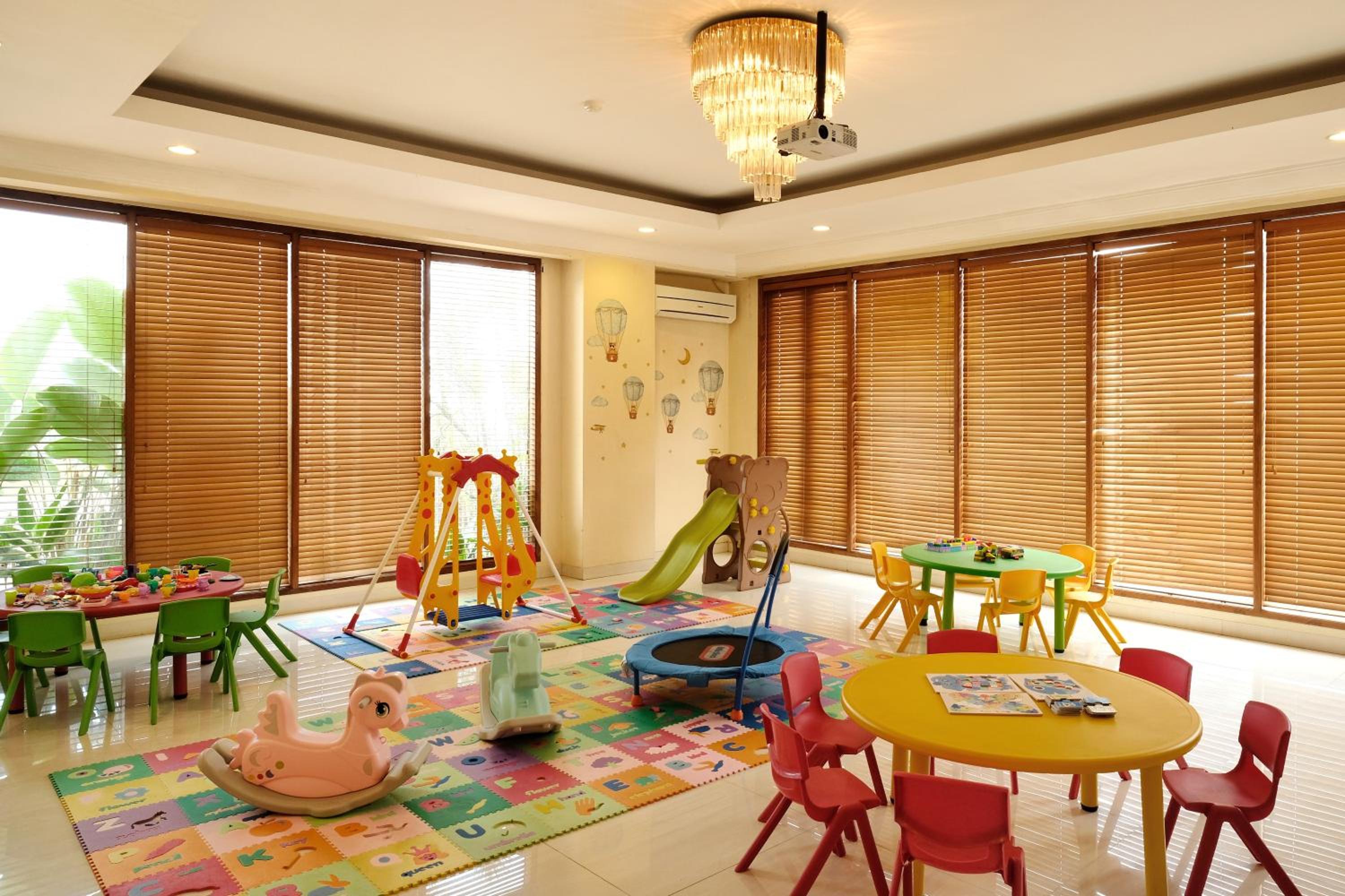 The Grand Hill Bistro Cafe Resort Hotel 48/57