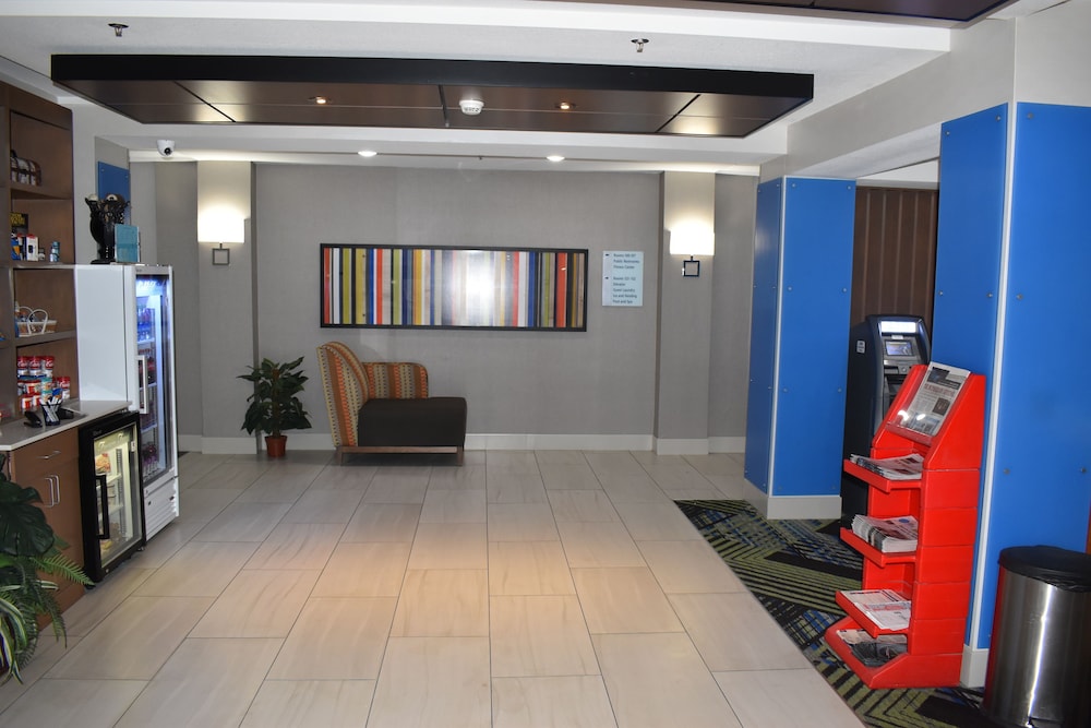 Holiday Inn Express Hotel Suites Mcpherson 7/64