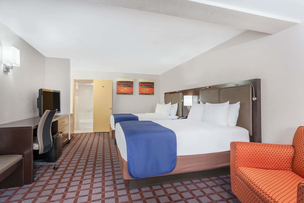 Days Inn by Wyndham Woodbury Long Island 7/23