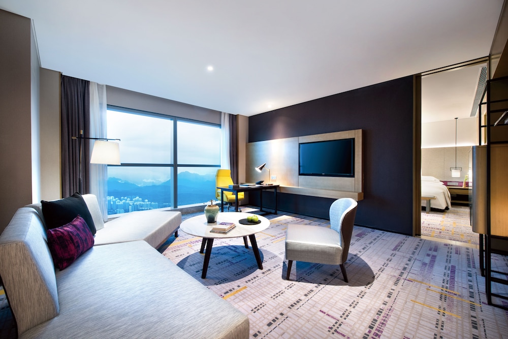 Junior Suite, 1 King and 1 Single Beds