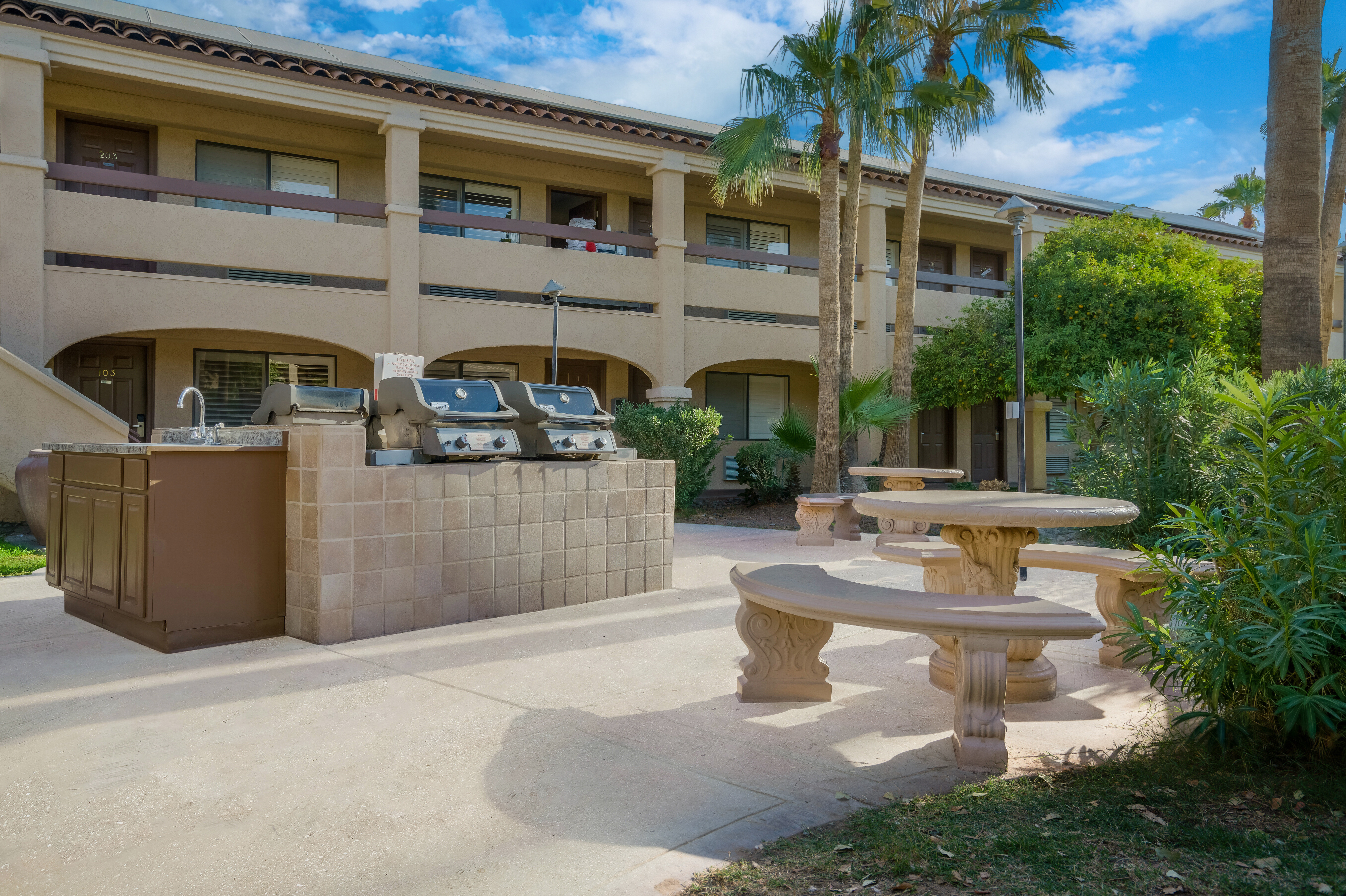 La Fuente Inn Suites 12/65