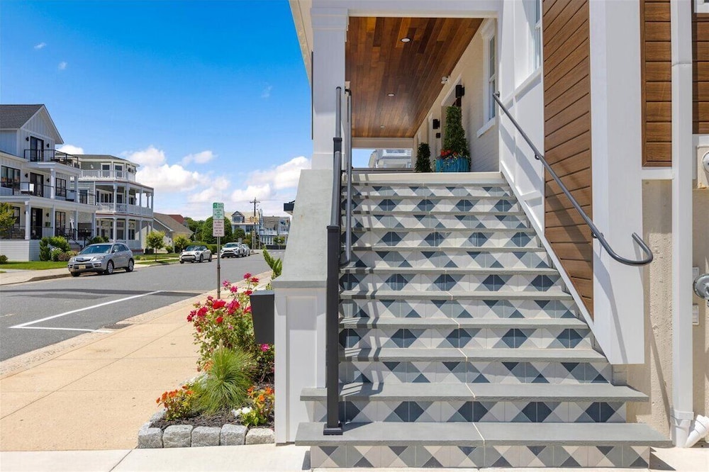 Surrey Beach House 7/50