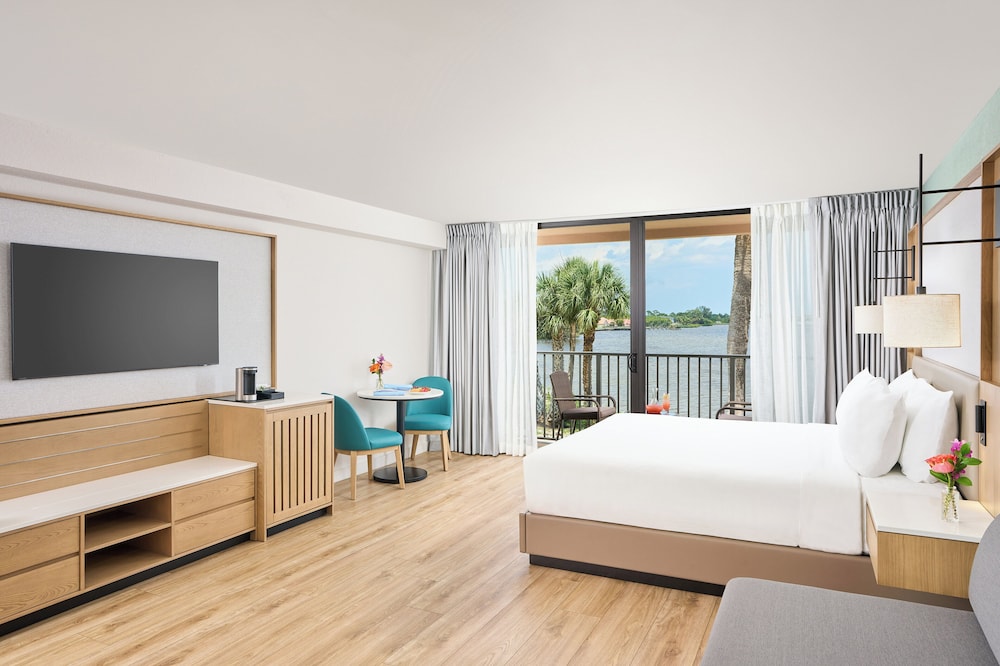 Standard, King Bed, Water Front