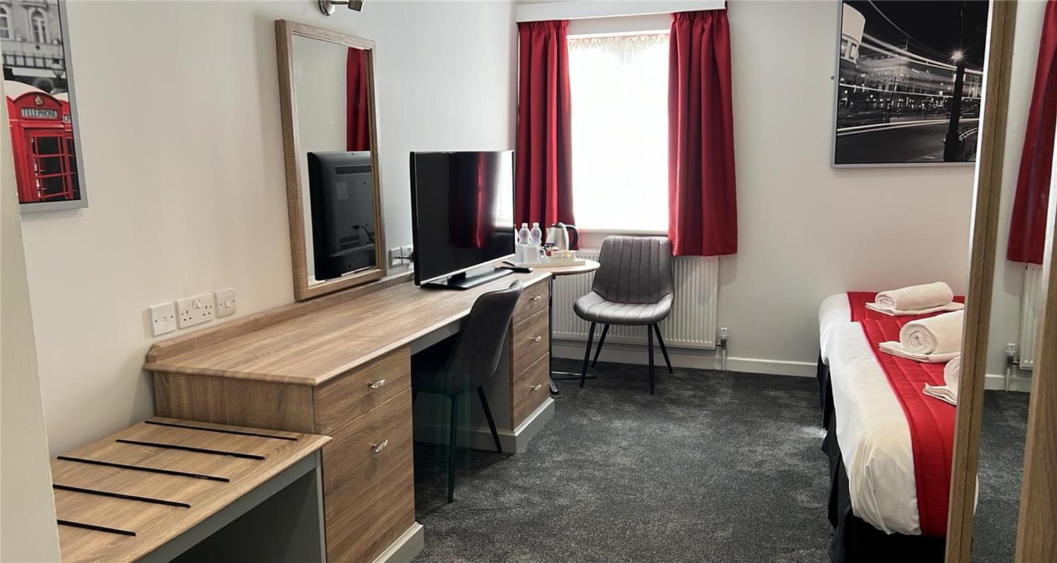 Andover Hotel 20/26