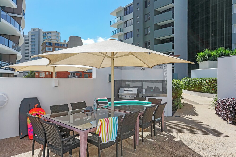 Ambience on Burleigh Beach 43/49