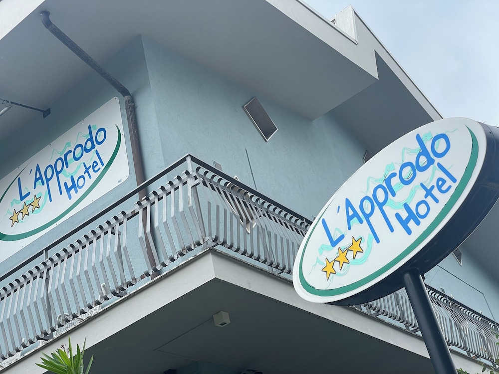 L Approdo Hotel 2/48