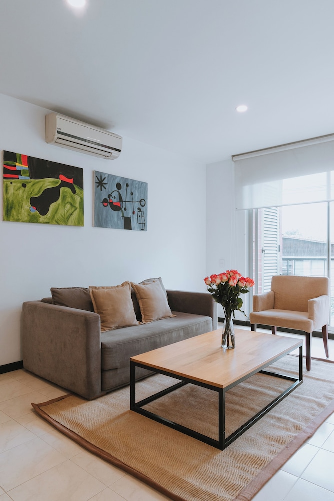 Travelers Apartamentos and Suites Orange Medellin 39/50