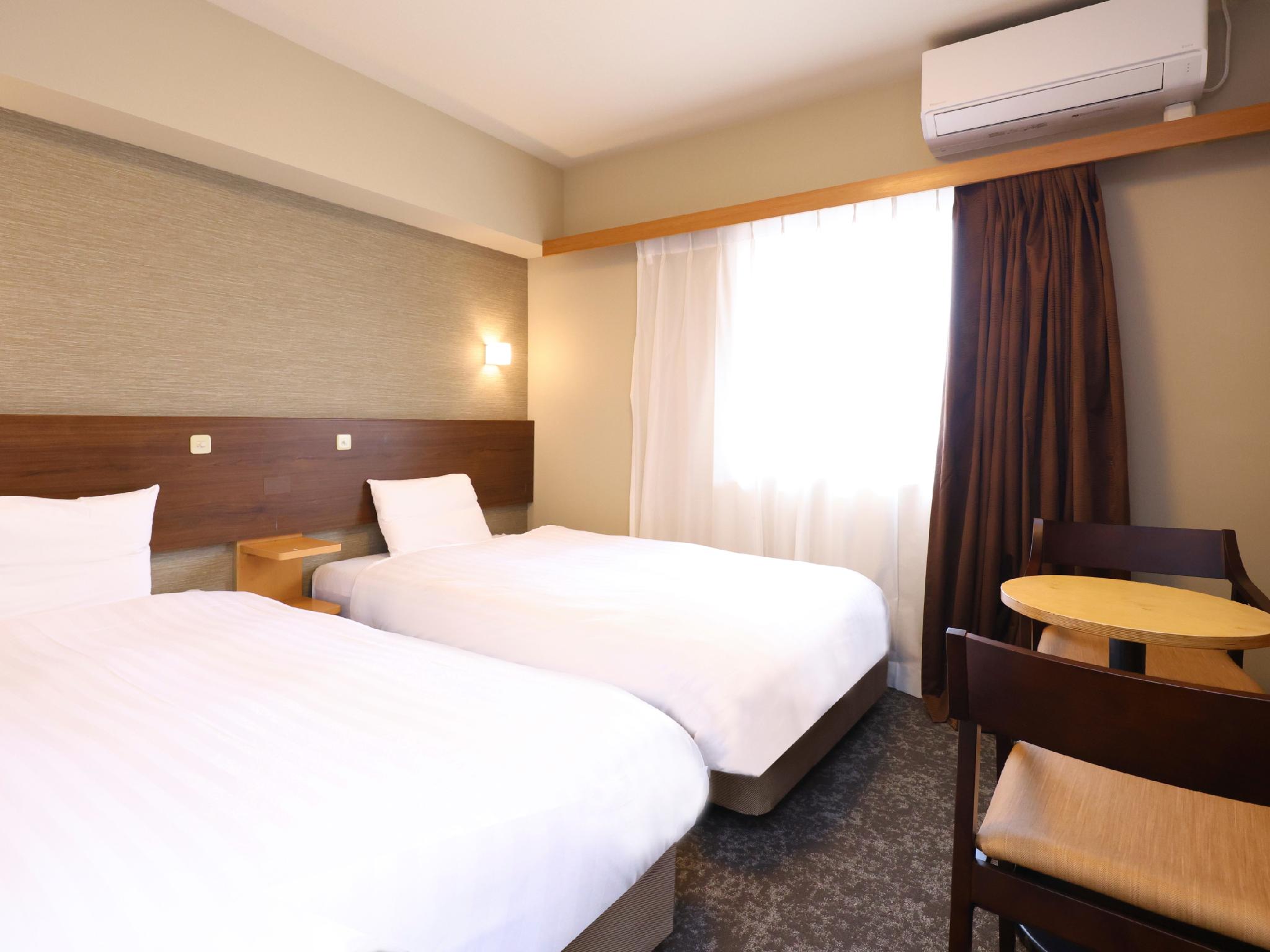 Standard, Twin Beds
