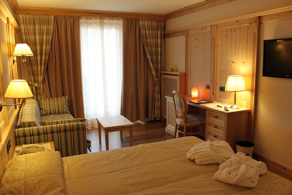 TEVINI DOLOMITES CHARMING HOTEL 40/56