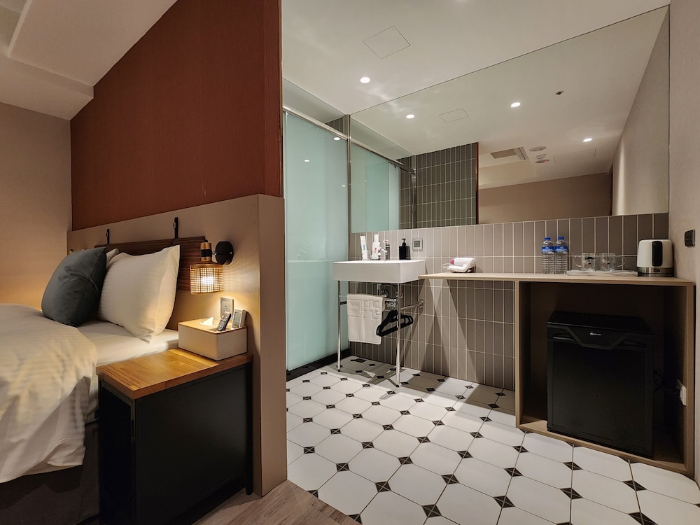 Fun Stay Inn Ximen 10/48