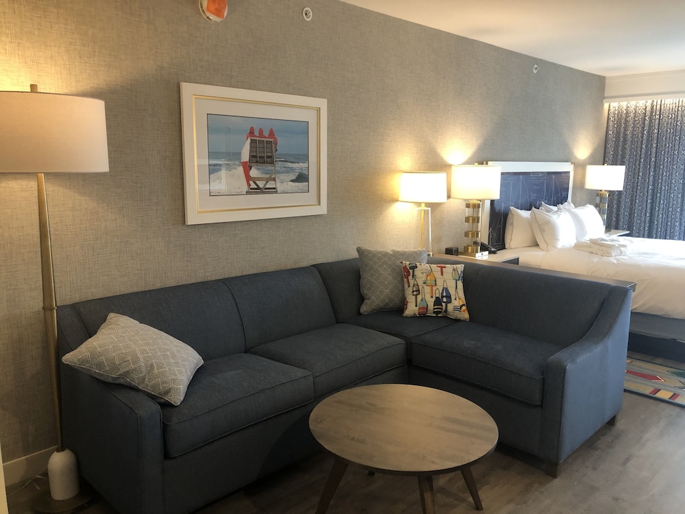 Fenwick Shores, Tapestry Collection by Hilton 39/57