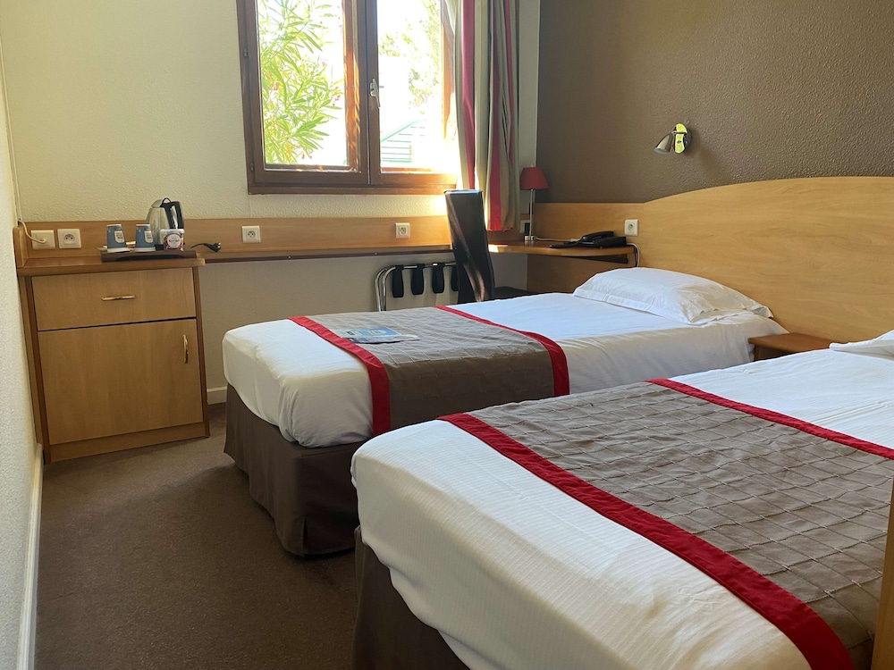 Standard, 1 Double and 3 Single Beds