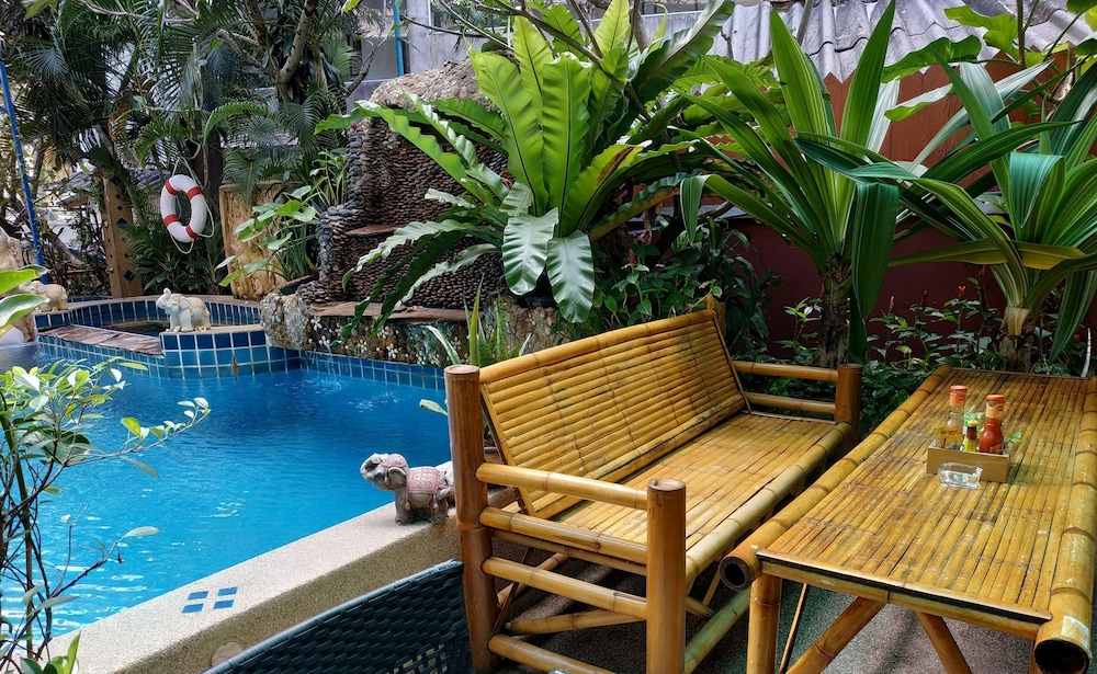 SEVEN SEAS HOTEL 60/64