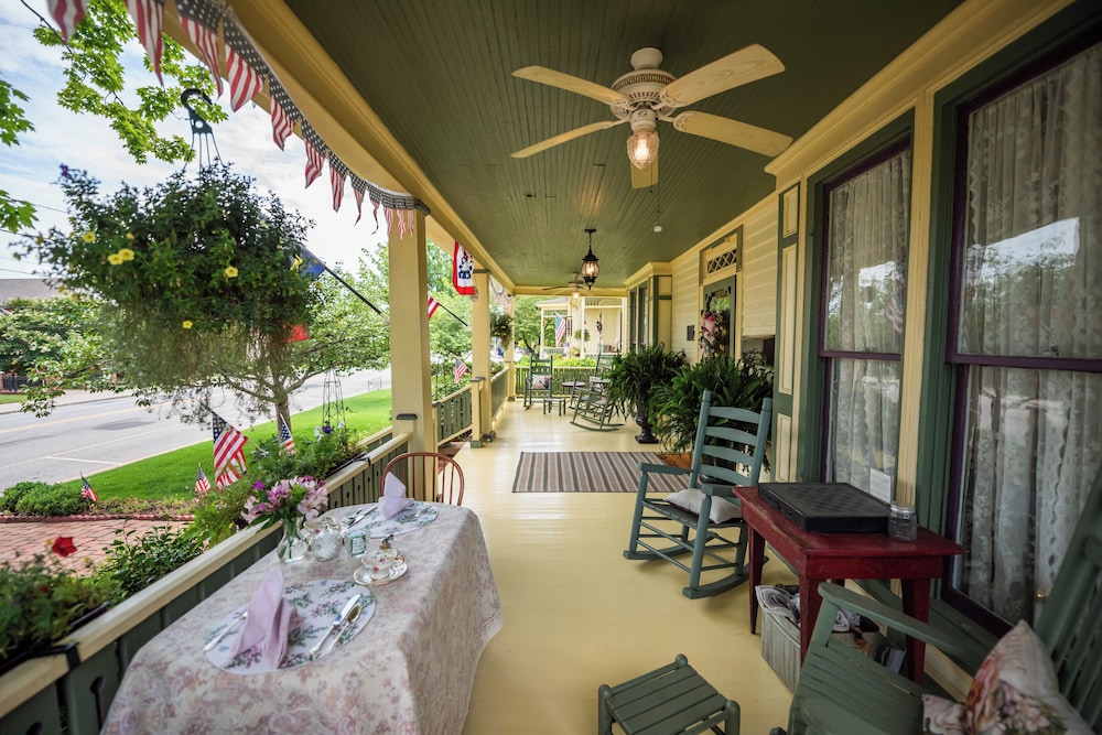 Carrier Houses Bed and Breakfast 46/60