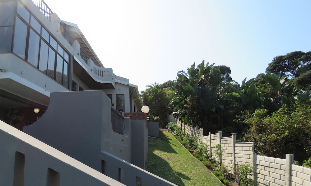 Beachcomber Bay Guest House 3/50