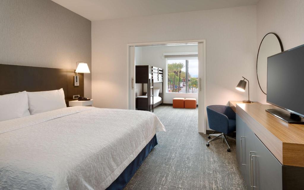 1 Bedroom, Suite, King Bed, Bunk Bed, Accessible