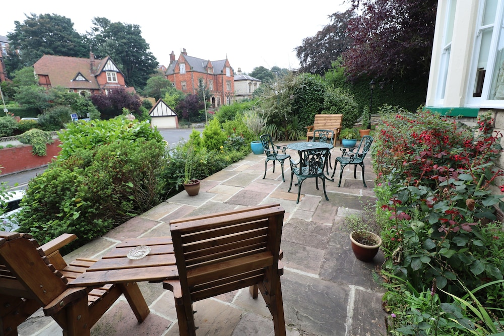 Raincliffe Hotel 36/50