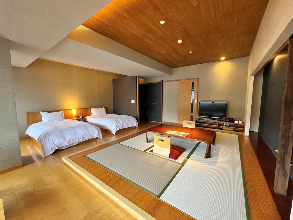 SUPERIOR, TWIN BEDS, MOUNTAIN VIEW