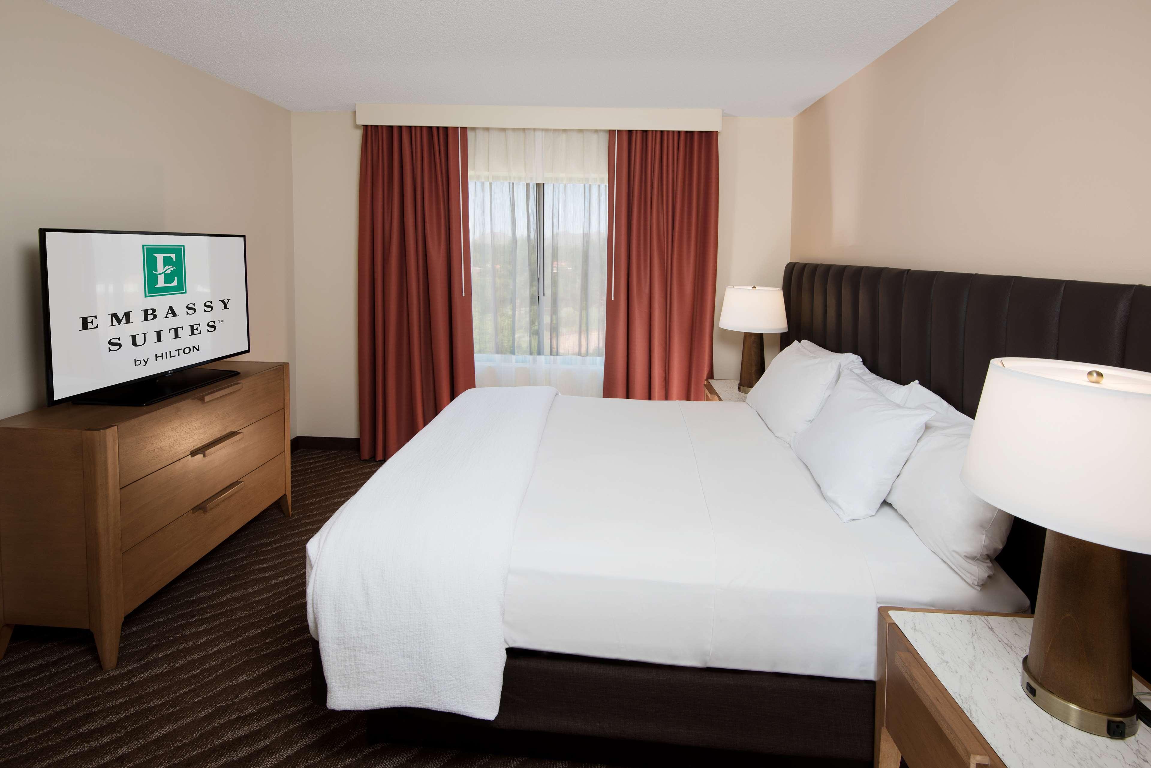 2 ROOMS, SUITE, KING BED, MOUNTAIN VIEW